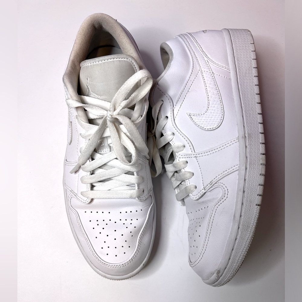 WMNS Air Jordan 1